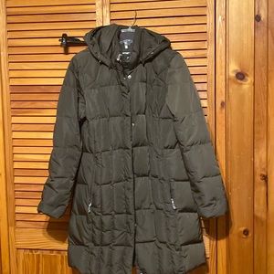 Eddie Bauer Beautiful coat with hoodie on the back long sleeve